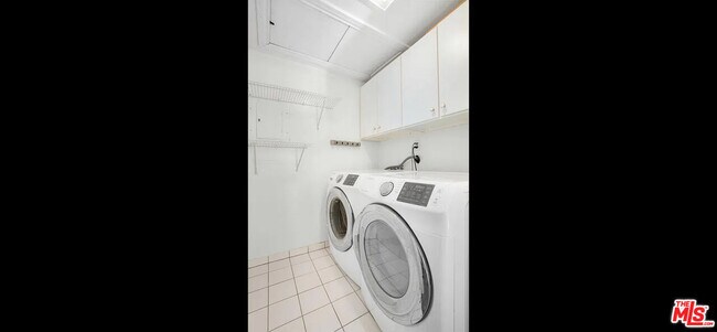 Building Photo - 9848 Vidor Dr