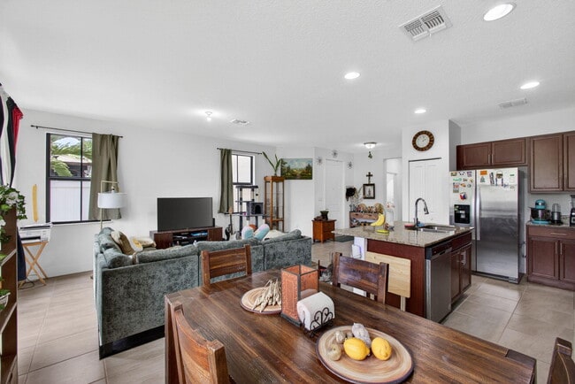 Building Photo - 4009 Sequoia Pl