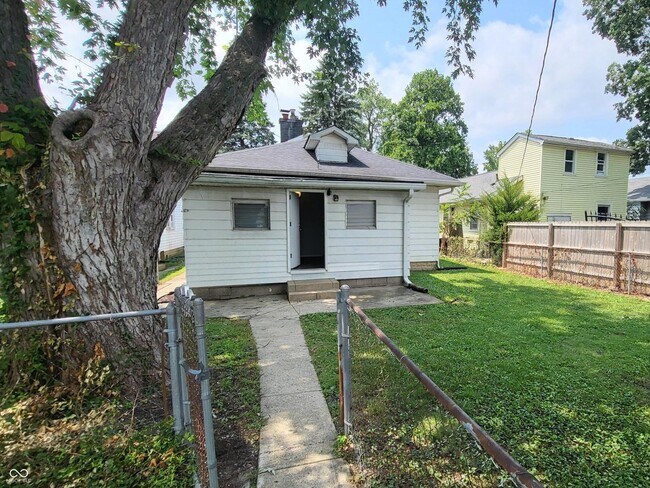 Building Photo - 1527 N Chester Ave