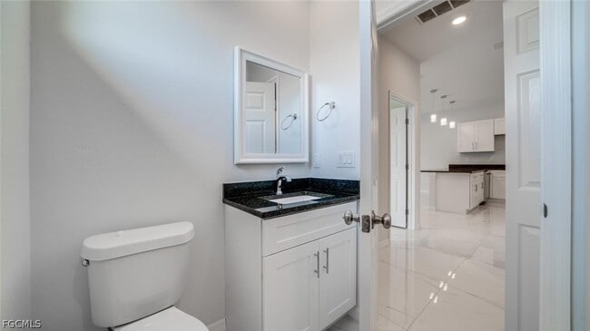 Building Photo - 4864 Golfview Blvd