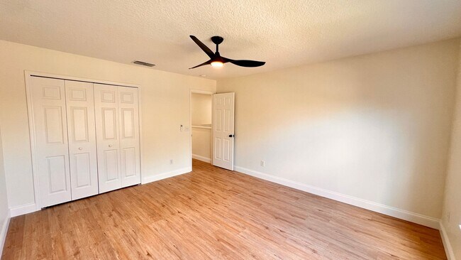 Building Photo - AWESOME 4BD/3BA in Orlando!!!