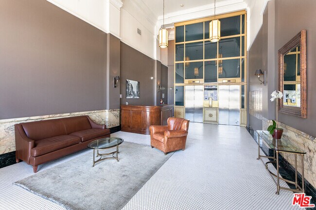 Building Photo - 257 S Spring St