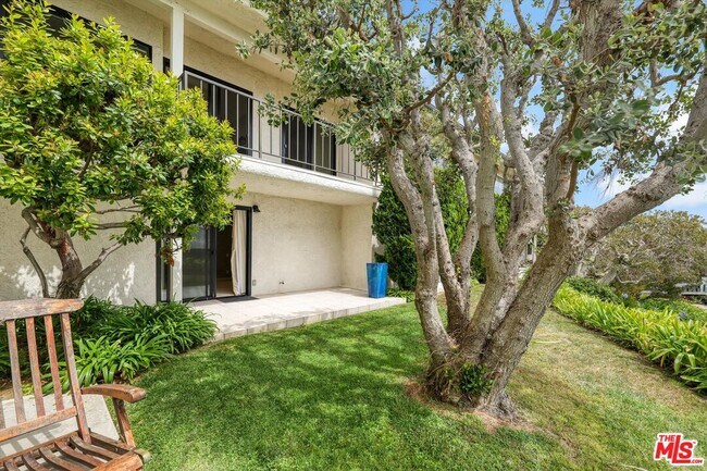 Building Photo - 6789 Shearwater Ln