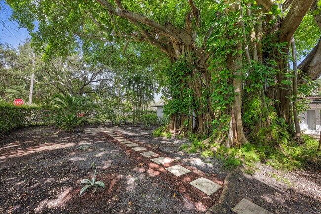 Building Photo - 1221 SW 18th St