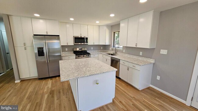 Building Photo - 1206 Raydale Rd
