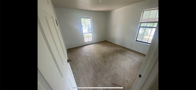 Building Photo - 3200 Locke Ln