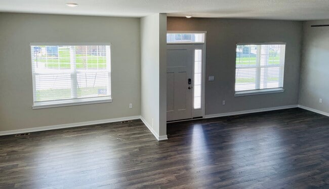 Building Photo - 2302 SW Plaza Pkwy