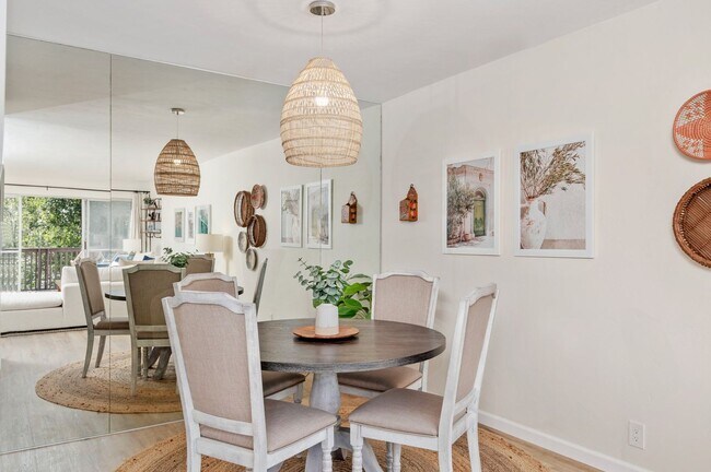 Building Photo - Desirable San Roque Condo