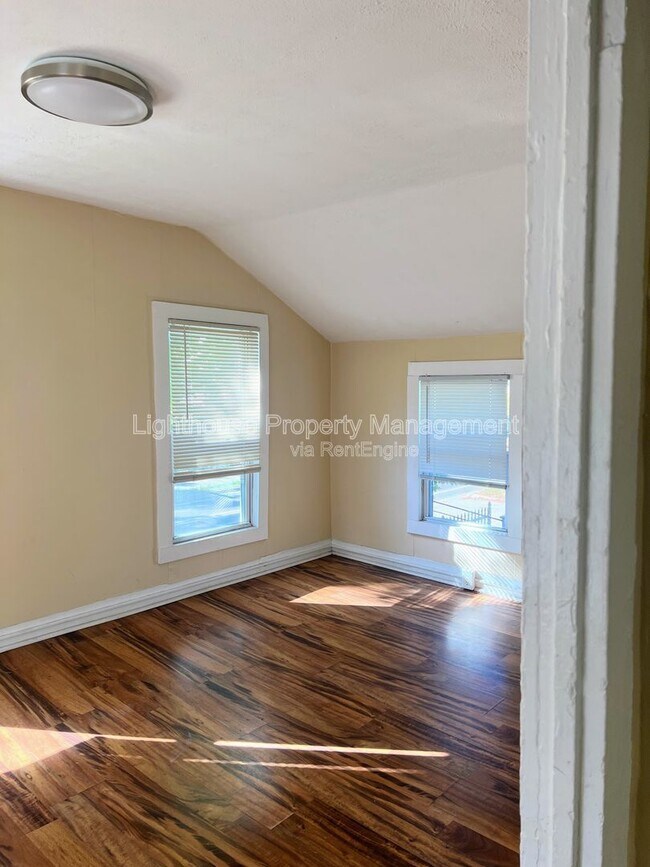 Building Photo - 219 E North St