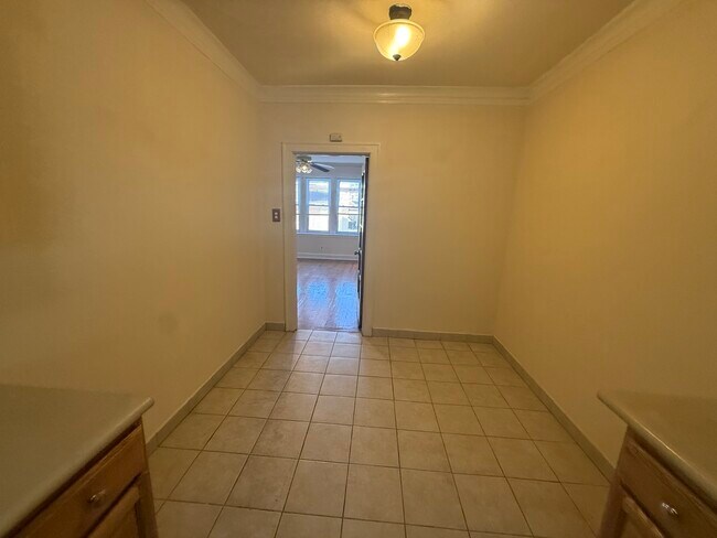 Building Photo - 4919 W Berteau Ave