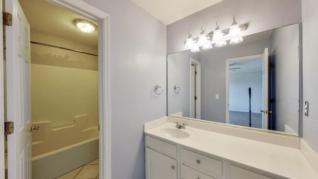 Building Photo - 690 Riverfront Dr