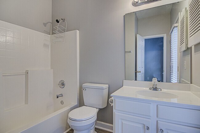 Building Photo - Live off Central Ave. in END UNIT 2 bed/2.5 bath Townhome (NO CARPET!)