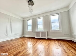 Building Photo - 2 bedroom in MASPETH NY 11378