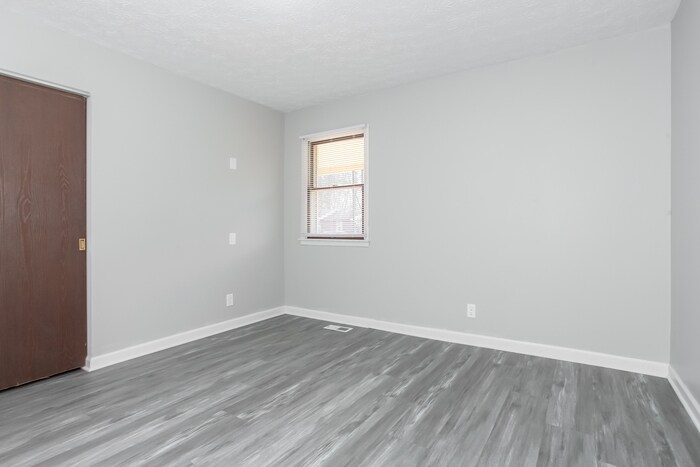 Building Photo - 2456 Bendel Dr