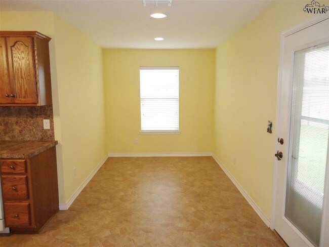 Building Photo - 4823 Belair Blvd