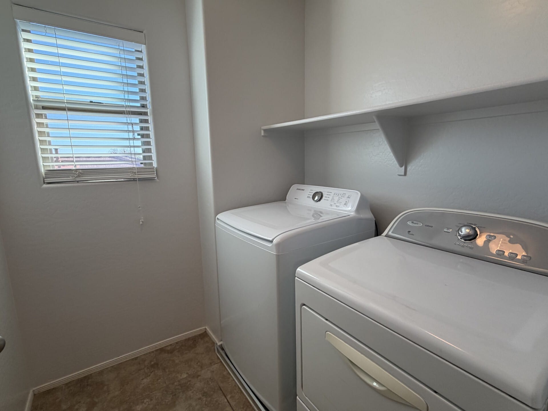 Upper Laundry - 15642 W Devonshire Ave