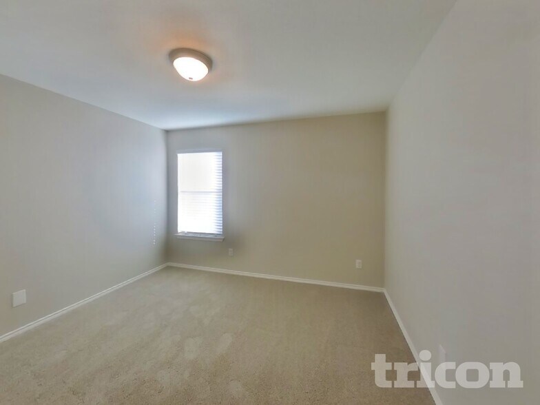 Building Photo - 2310 Cats Paw View