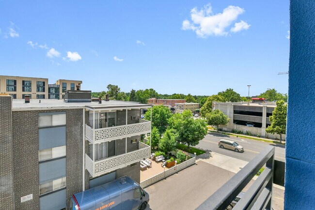 Building Photo - $1,495.00 - 1 Bed, 1 Bath Condo with In Unit Laundry in Secured Building!