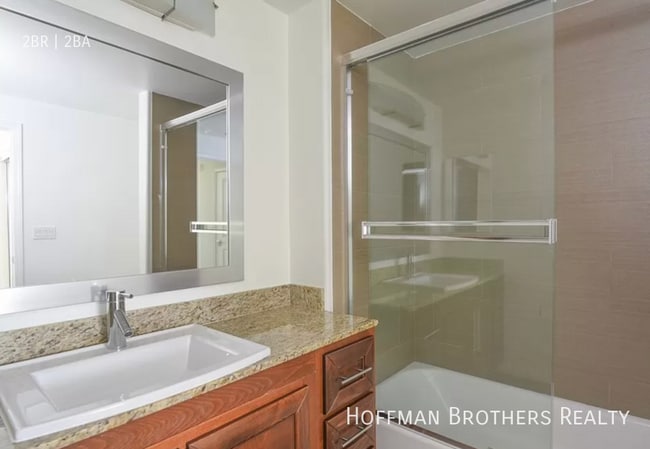 Building Photo - 11925 Kling St