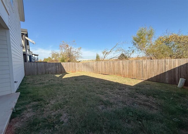 Building Photo - 13112 Maplewood Ave