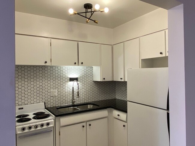 Interior Photo - 720 Washington