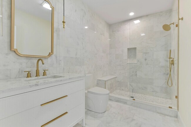 Building Photo - 219 Paris St