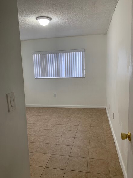 Building Photo - 6130 W 19th Ave