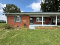Building Photo - Prime Location! 2 Bed Home on Highway to Martin!