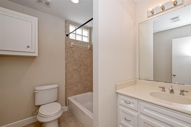 Building Photo - 2710 Hullsmith Dr