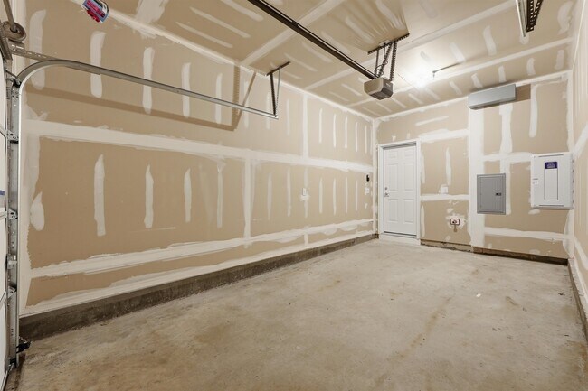 Building Photo - 400 Willow St