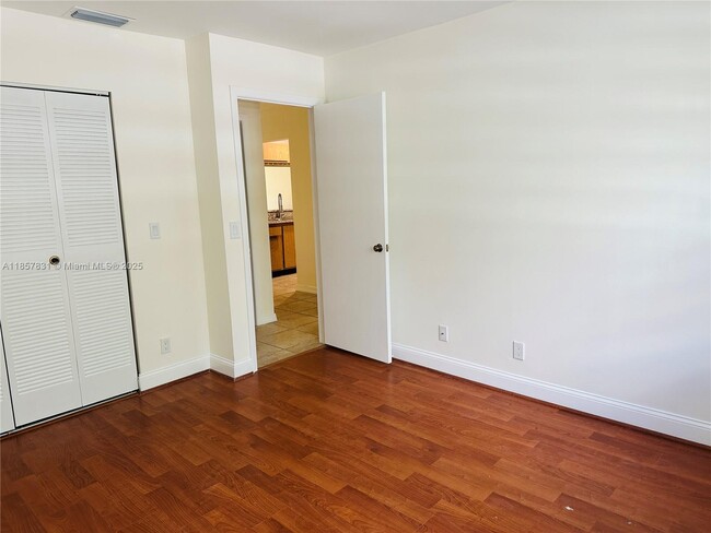 Building Photo - 458 Lakeview Dr