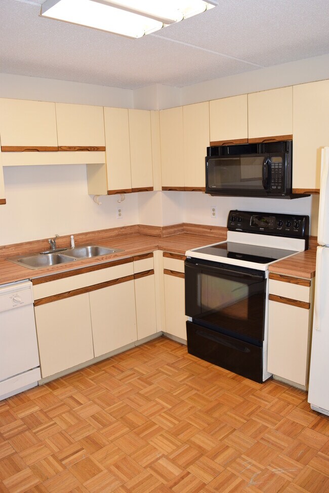 Building Photo - 200 Cove Way