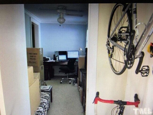 Building Photo - 2707 Wayland Dr