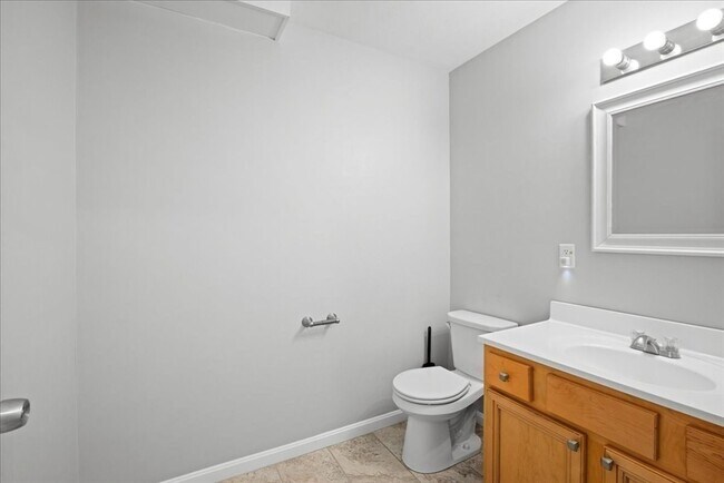 Building Photo - 16 Third St