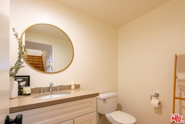 Building Photo - 17098 Palisades Cir