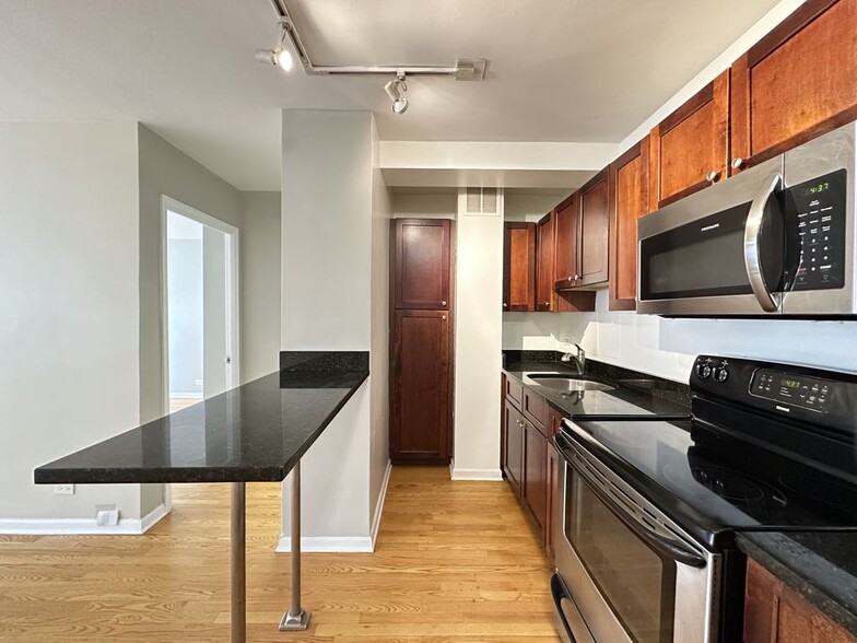 Building Photo - 4180 N Marine Dr