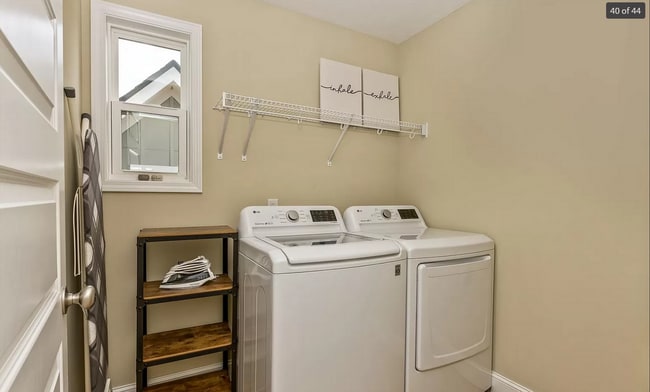 Building Photo - Special!! $500 off if lease signed by Christmas! Gorgeous 3bd 3ba newer home in quiet neighborhood