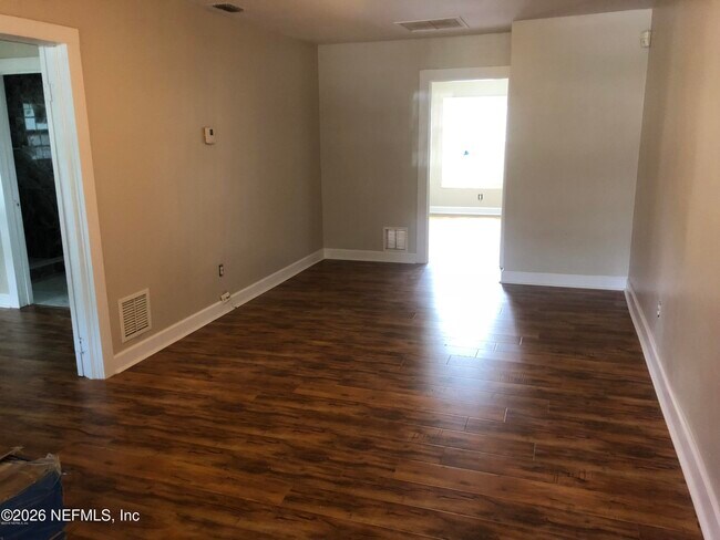 Building Photo - 925 Phillips St