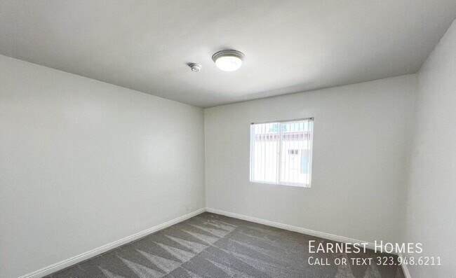 Building Photo - 14202 Delano St