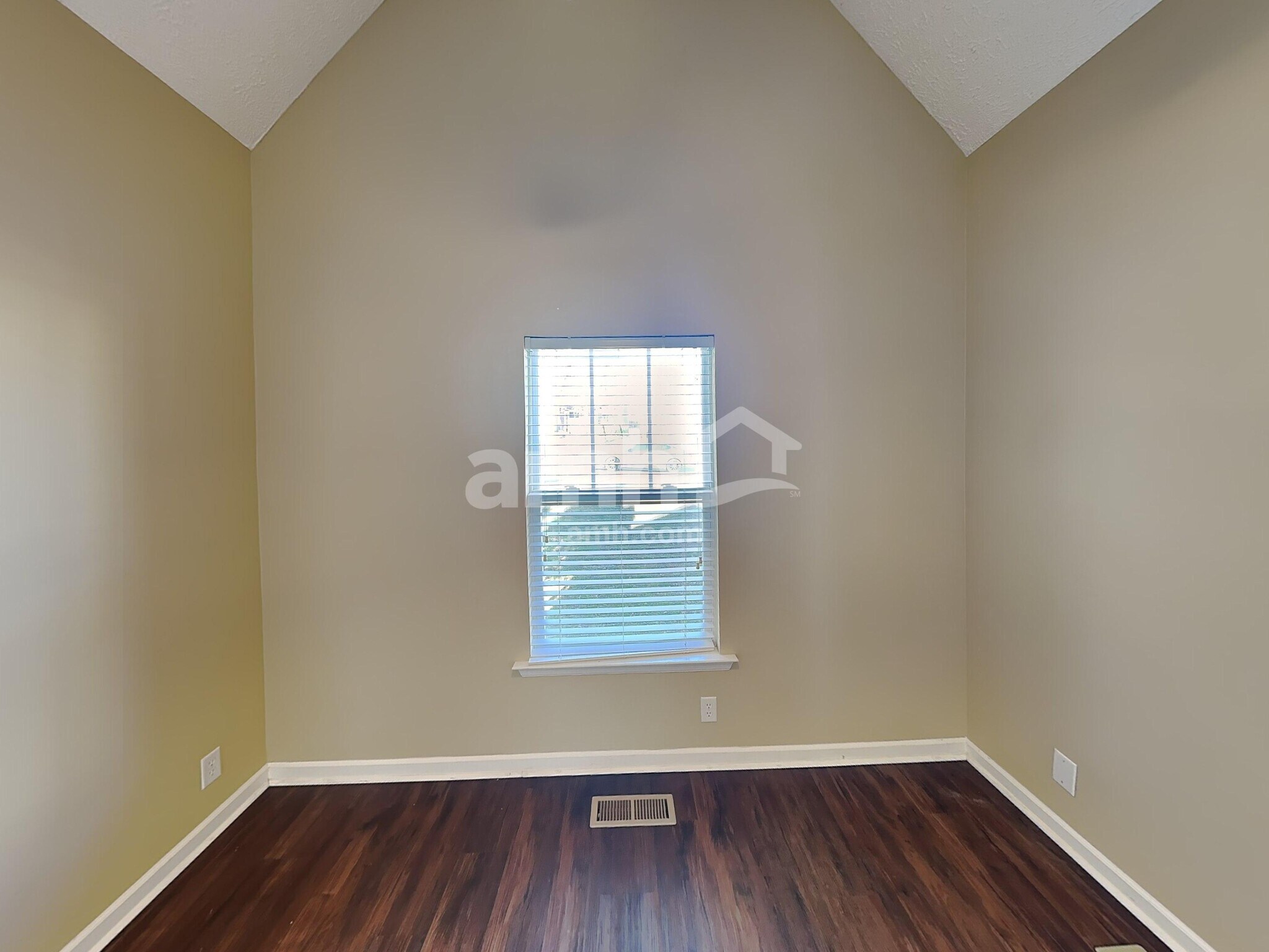 Building Photo - 1642 Zurich Dr