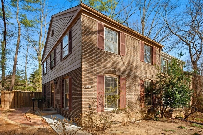 Building Photo - 1501 Chatham Colony Ct