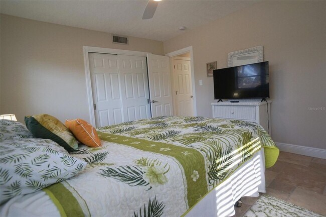 Building Photo - 929 Lantana Ave