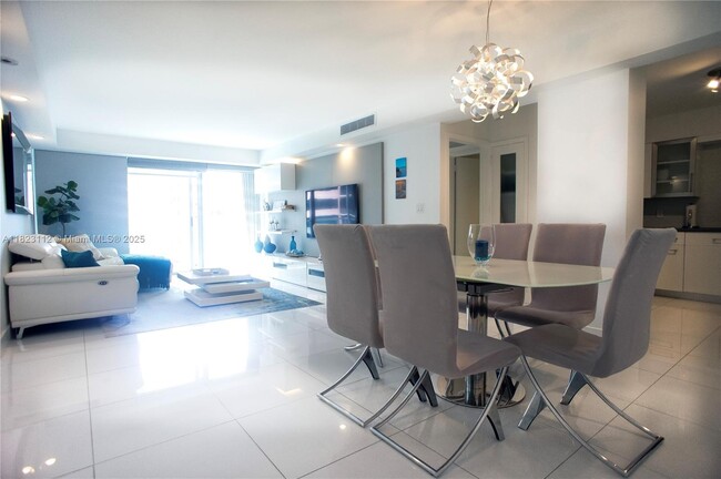 Building Photo - 5161 Collins Ave