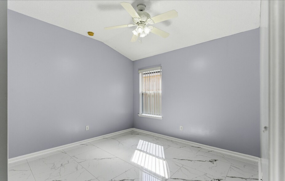 Building Photo - 14626 Falling Waters Dr