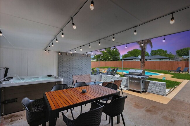 Building Photo - 1231 Springbrook Cir