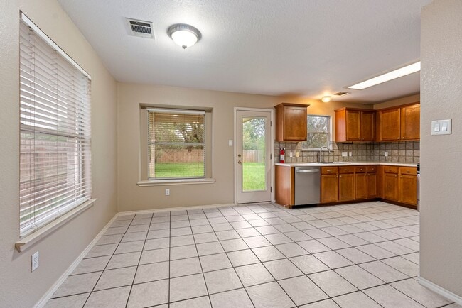 Building Photo - Beautiful 3 bedroom, 2.5 bathroom home in Avery Ranch West!!!