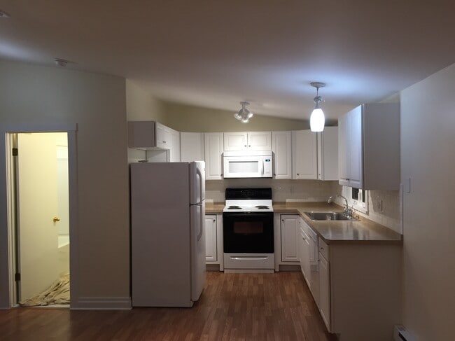 Kitchen / Living area - 62 E Market St