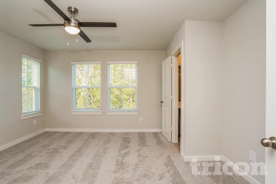 Building Photo - 9835 Willow Creek Commerce Dr