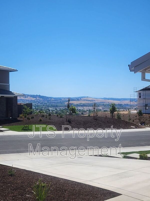 Building Photo - 3349 Hedgerow Ct