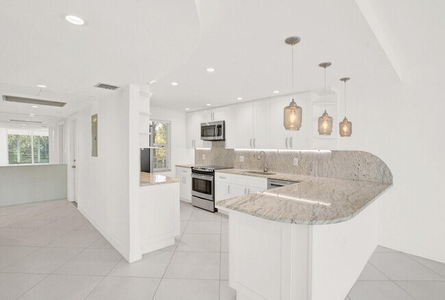 Building Photo - 804 Cypress Blvd